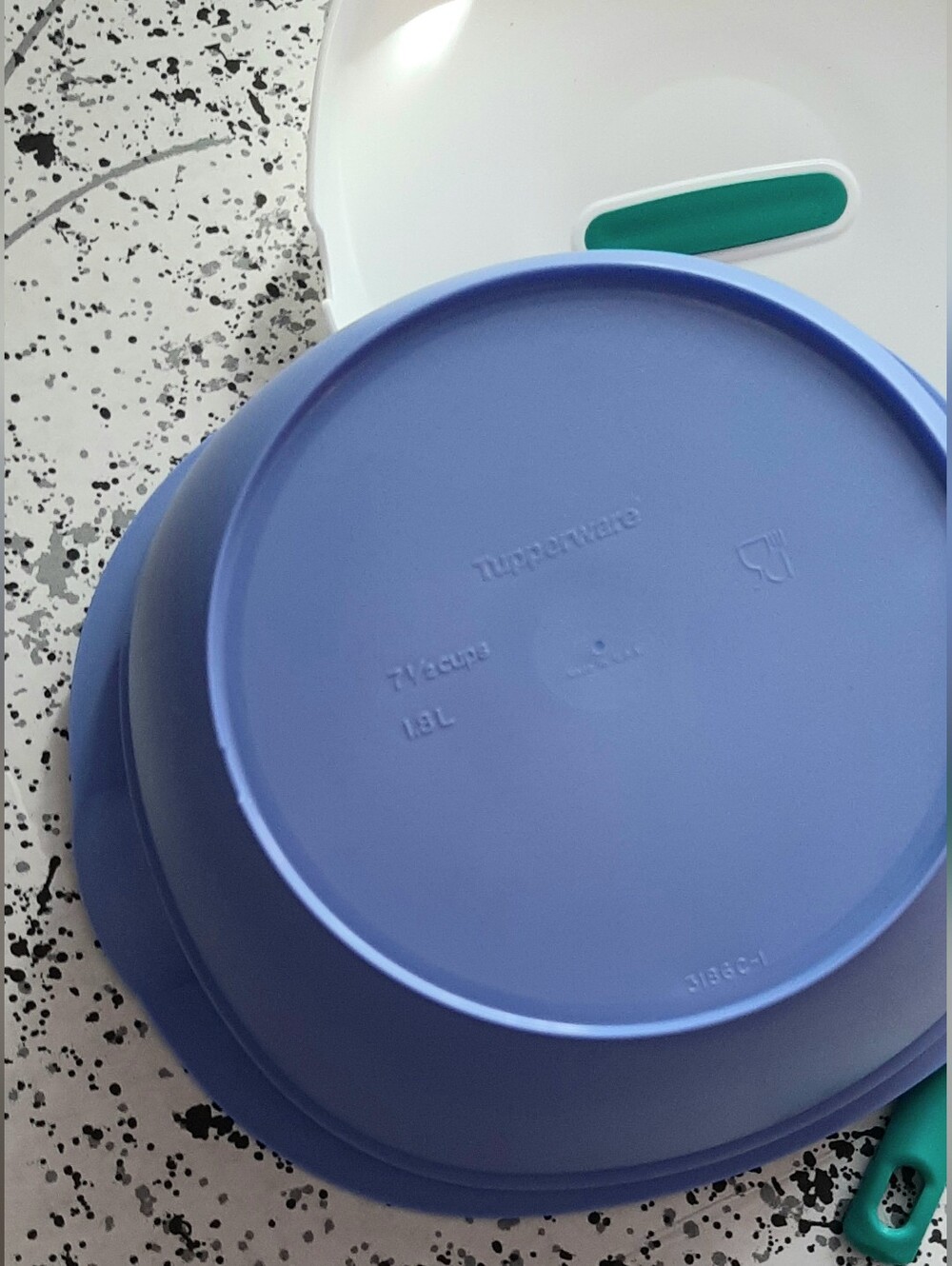 Tupperware Serving Set With Ladle - Picture 5 of 7